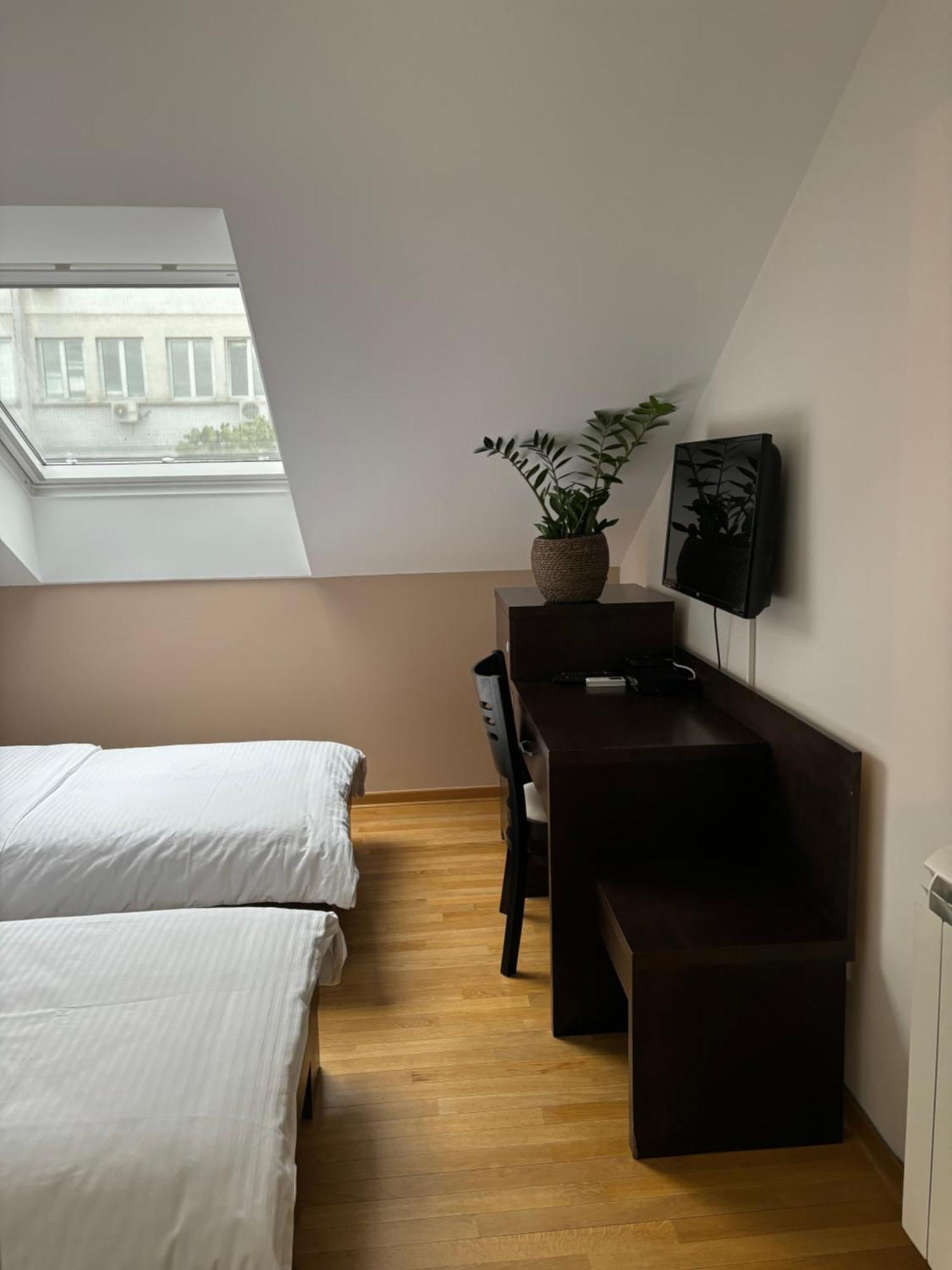 Bed and Breakfast Atrium Sremska Mitrovica Esterno foto