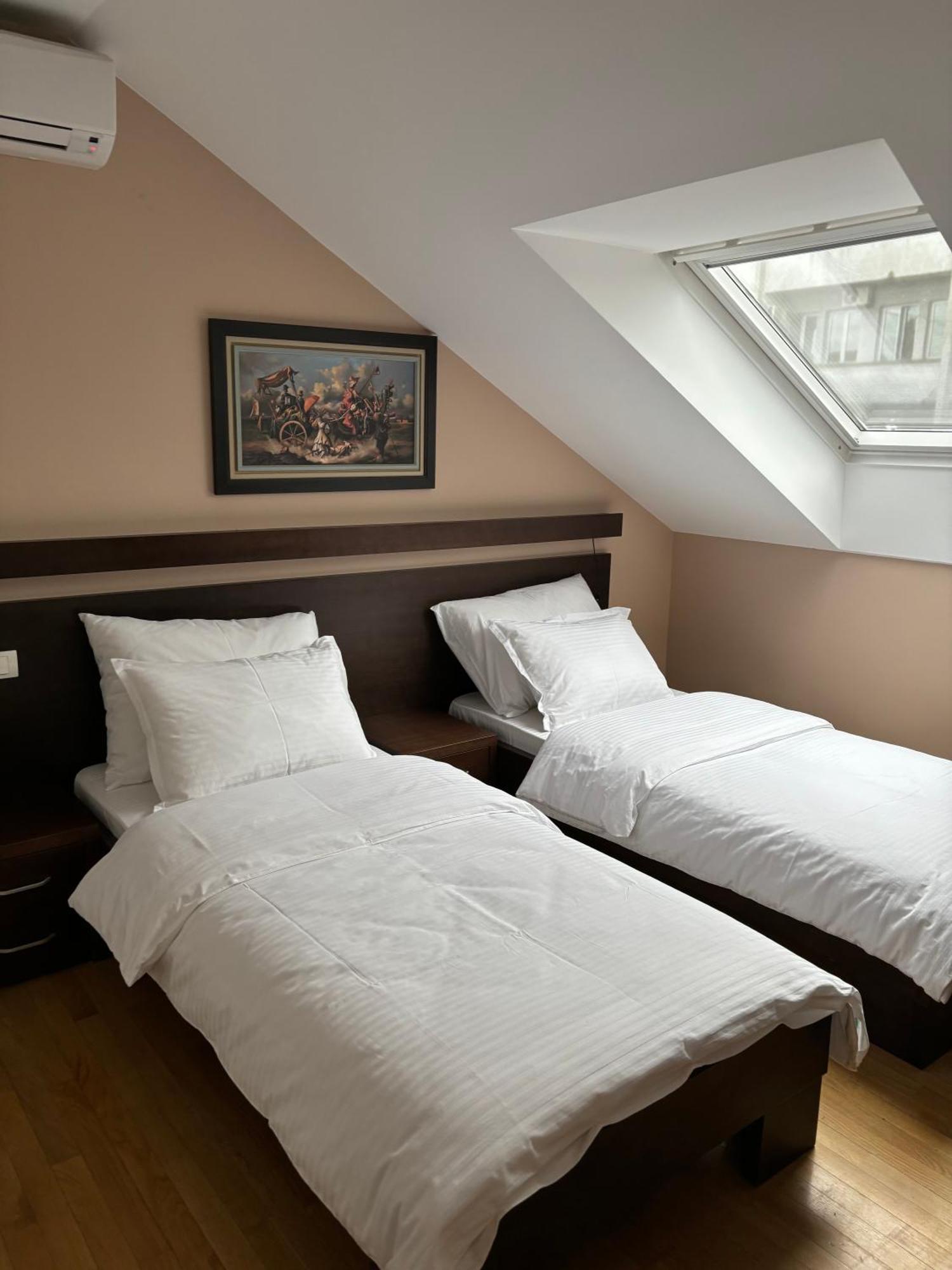 Bed and Breakfast Atrium Sremska Mitrovica Esterno foto