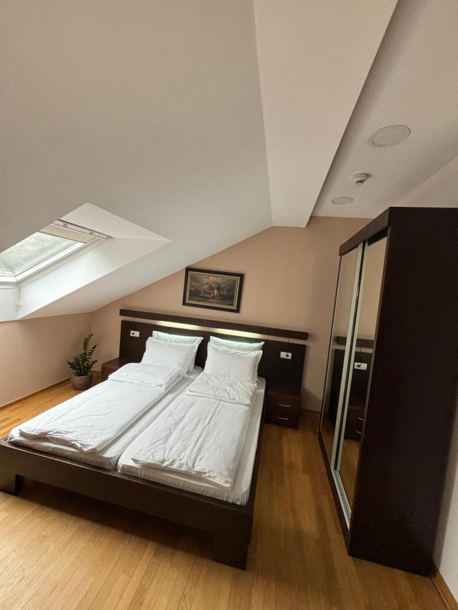 Bed and Breakfast Atrium Sremska Mitrovica Esterno foto