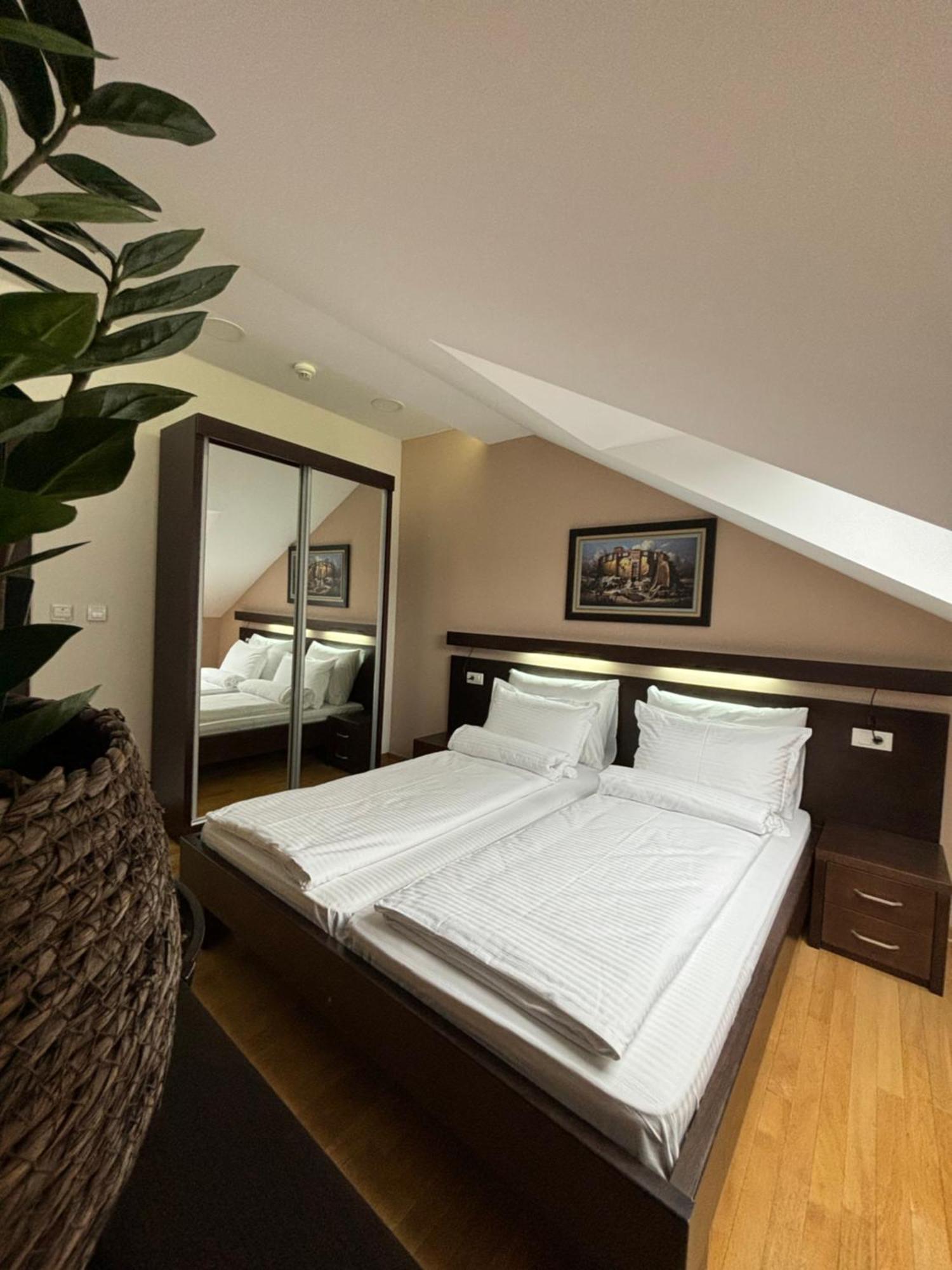 Bed and Breakfast Atrium Sremska Mitrovica Esterno foto