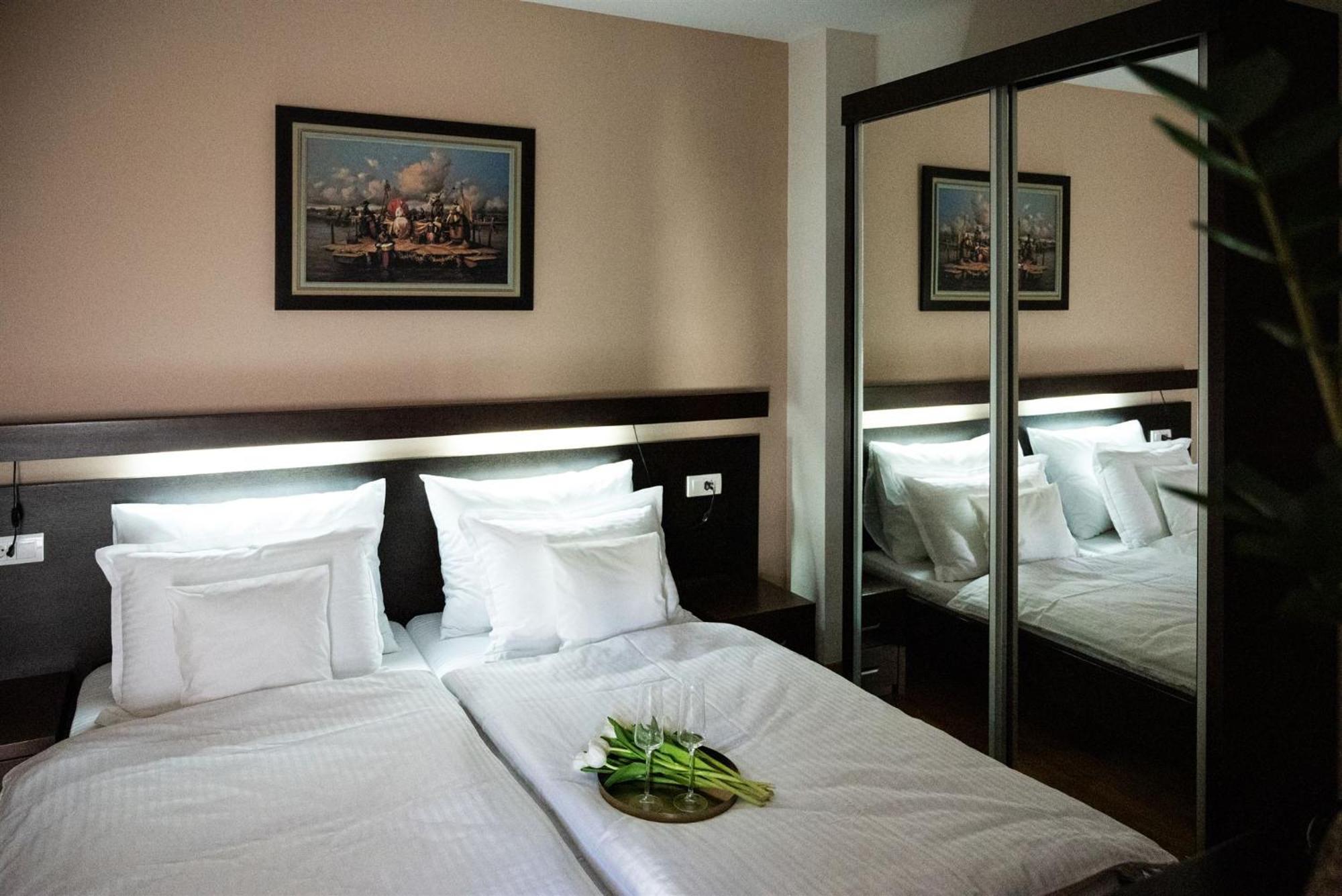 Bed and Breakfast Atrium Sremska Mitrovica Esterno foto