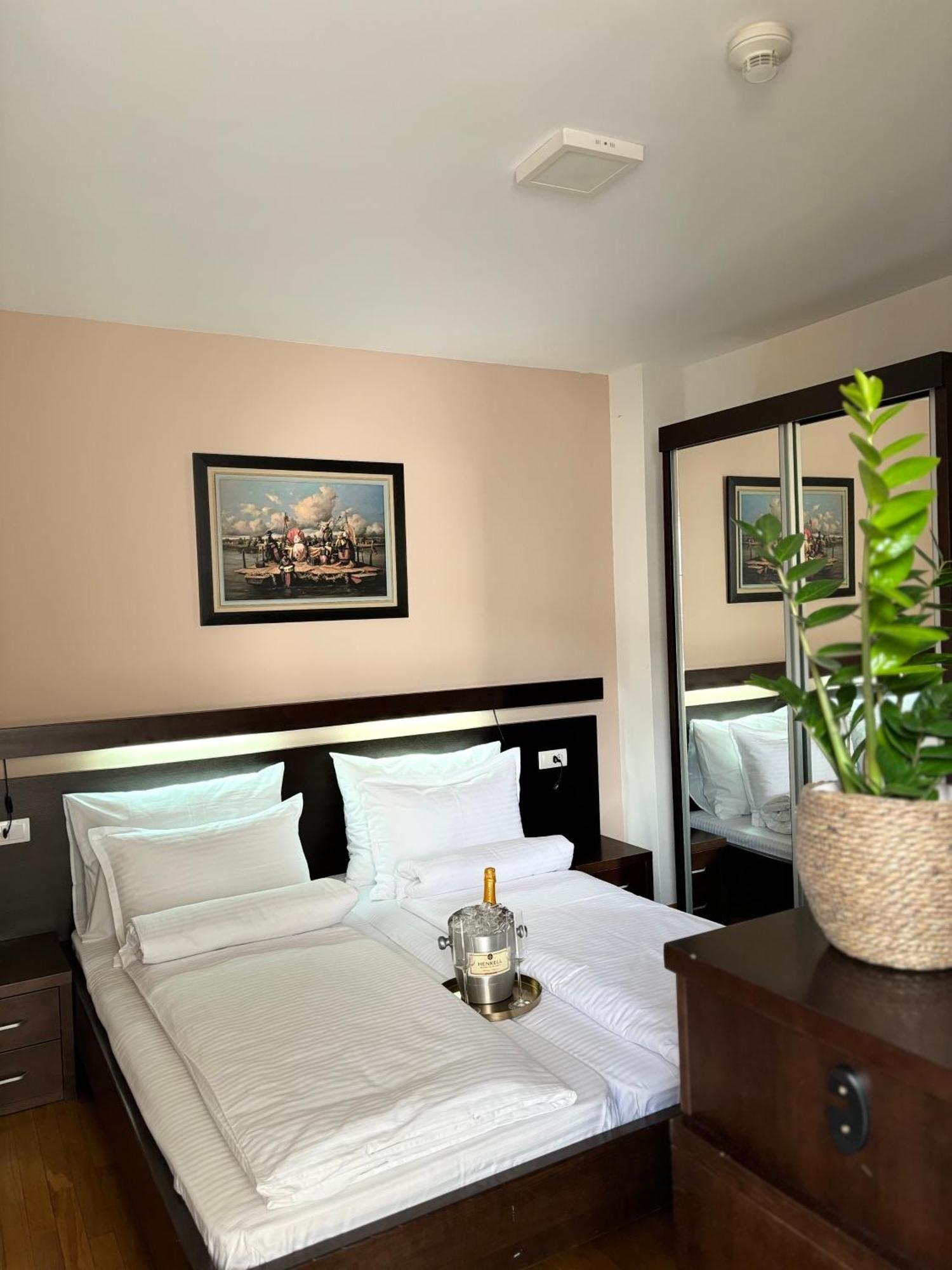 Bed and Breakfast Atrium Sremska Mitrovica Esterno foto