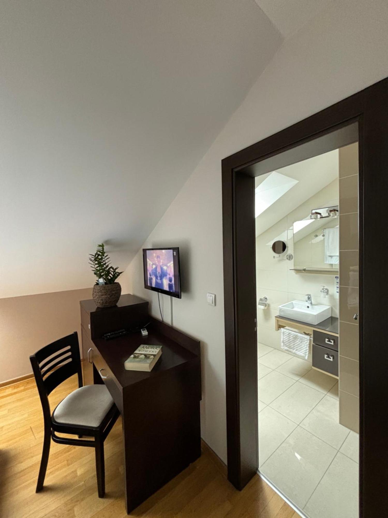 Bed and Breakfast Atrium Sremska Mitrovica Esterno foto