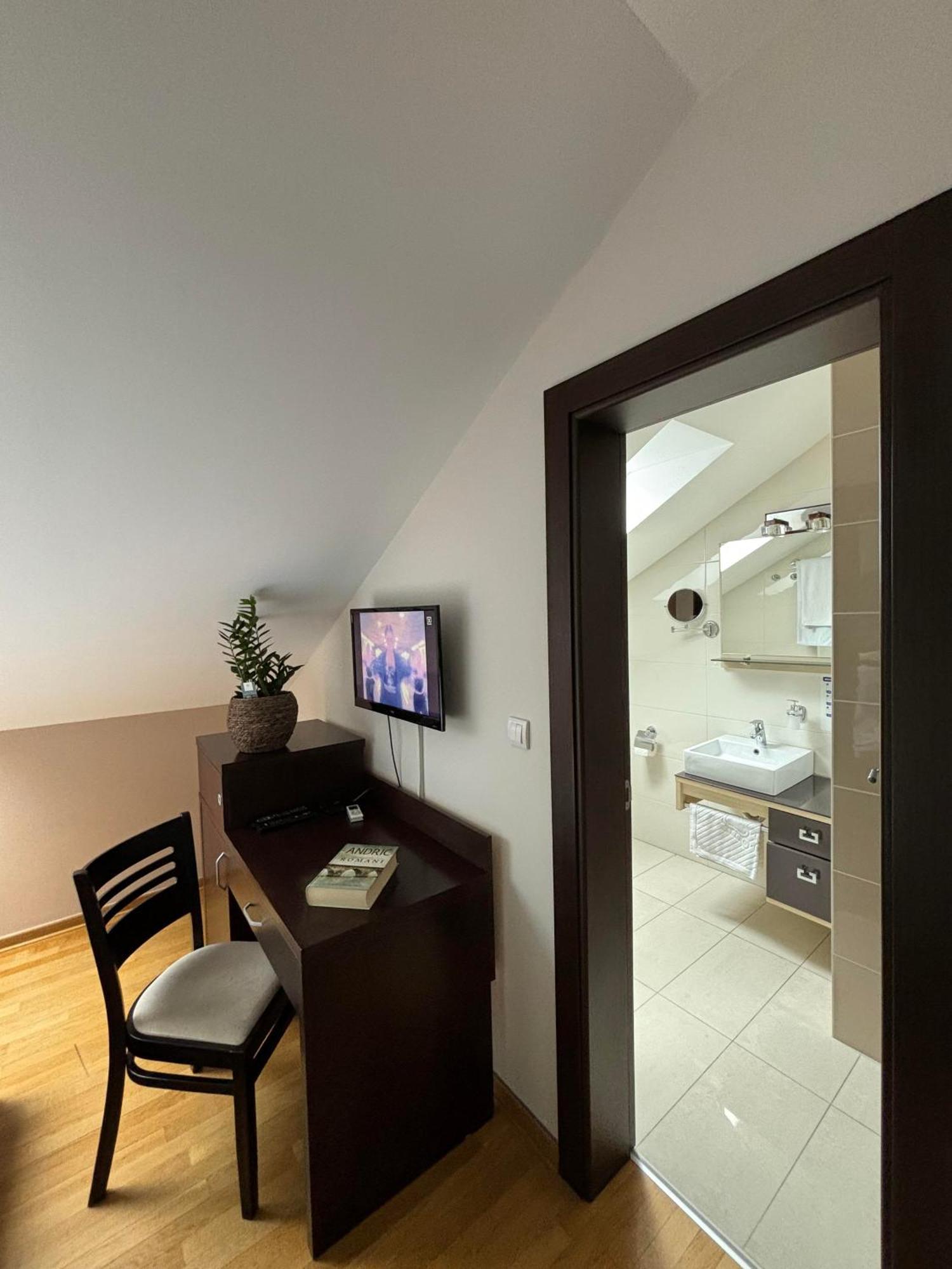 Bed and Breakfast Atrium Sremska Mitrovica Esterno foto