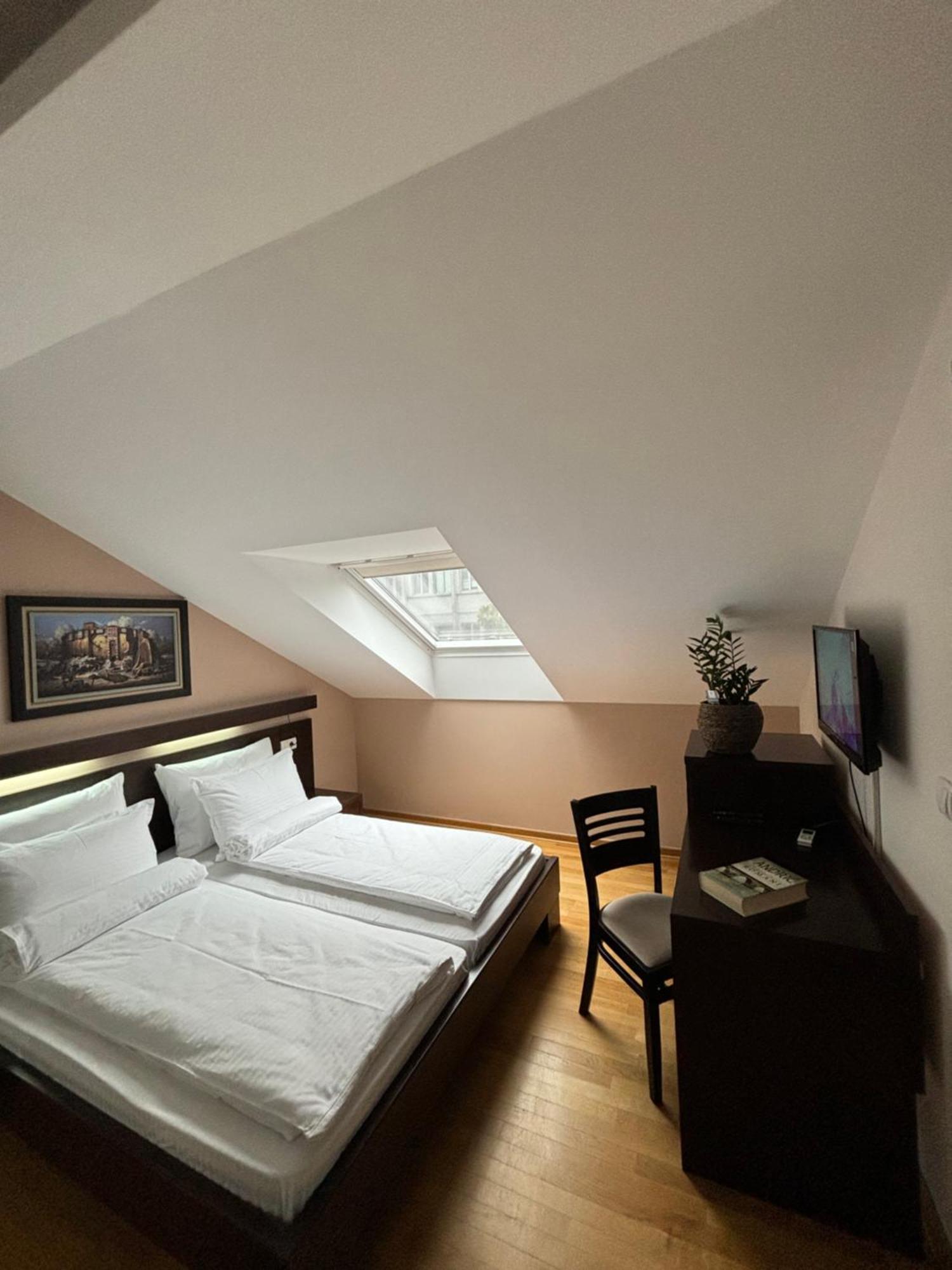 Bed and Breakfast Atrium Sremska Mitrovica Esterno foto