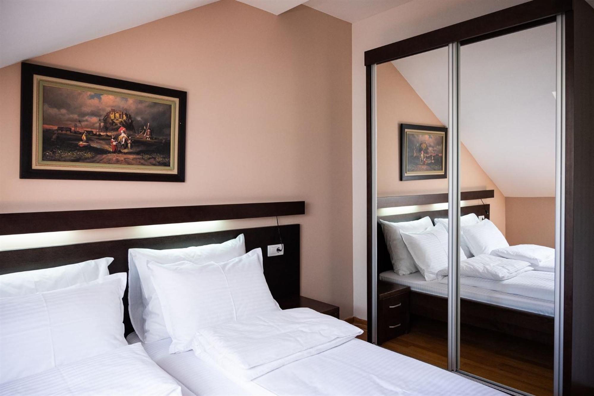 Bed and Breakfast Atrium Sremska Mitrovica Esterno foto